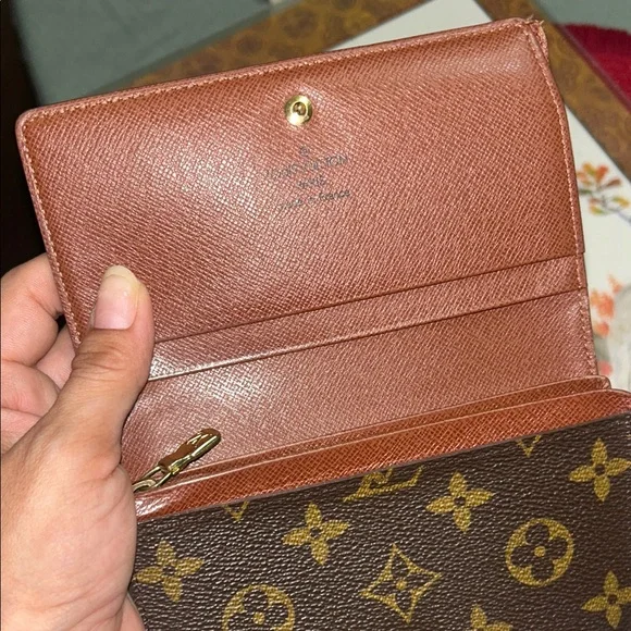 Authentic Louis Vuitton Brown Monogram Wallet in Good Pre-loved Condition - Picture 2 of 7